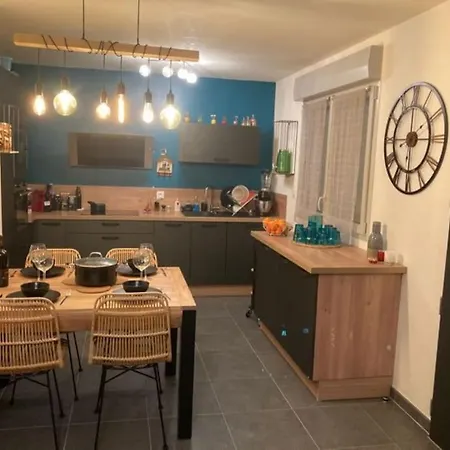 T3 Au Calme + Jardin & Terrasse + Parking 아파트 *